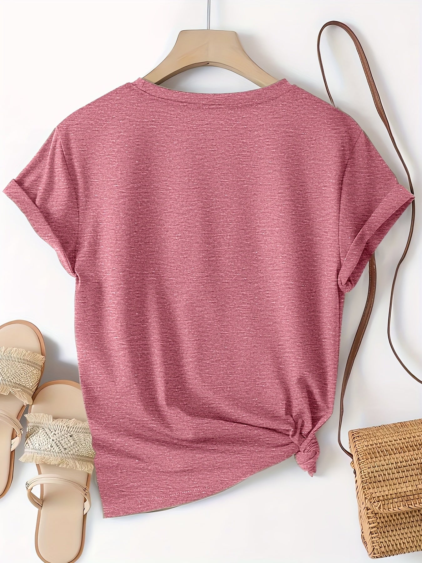 Women's Pickleball & Dogs Print T-Shirt - Lightweight Short Sleeve Casual Round Neck Top with "Paddle Love & Dog Moms" Slogan Suitable for Pickleball Tournaments, Beach Days, Casual Attire - Machine Washable Summer Apparel